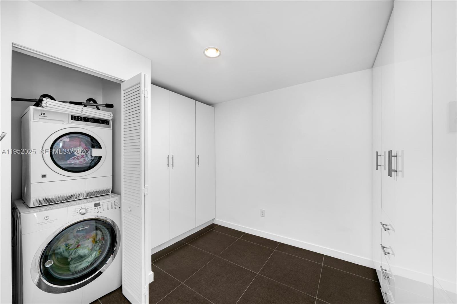 MET 1 CONDO - Residential
