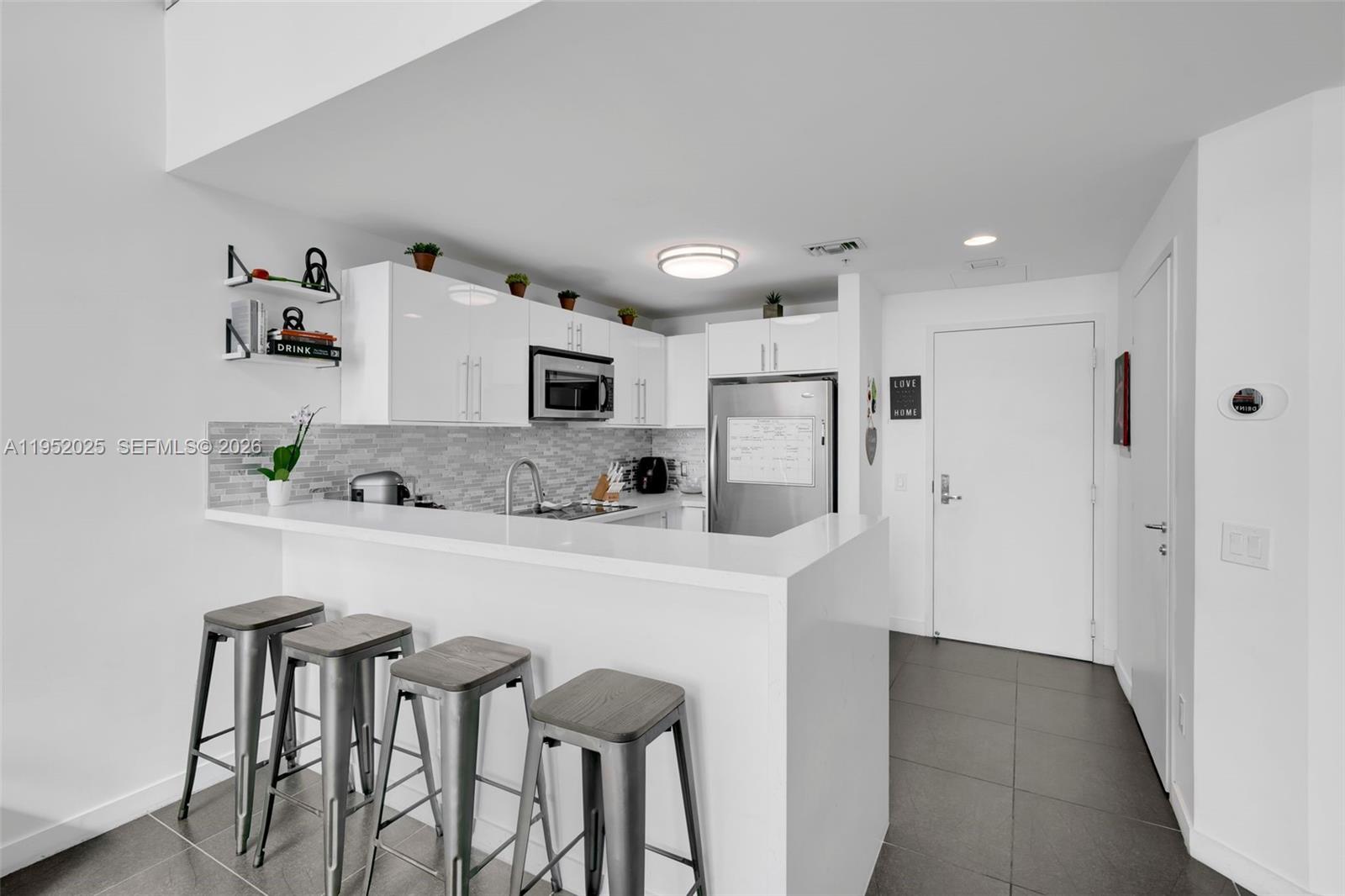 MET 1 CONDO - Residential