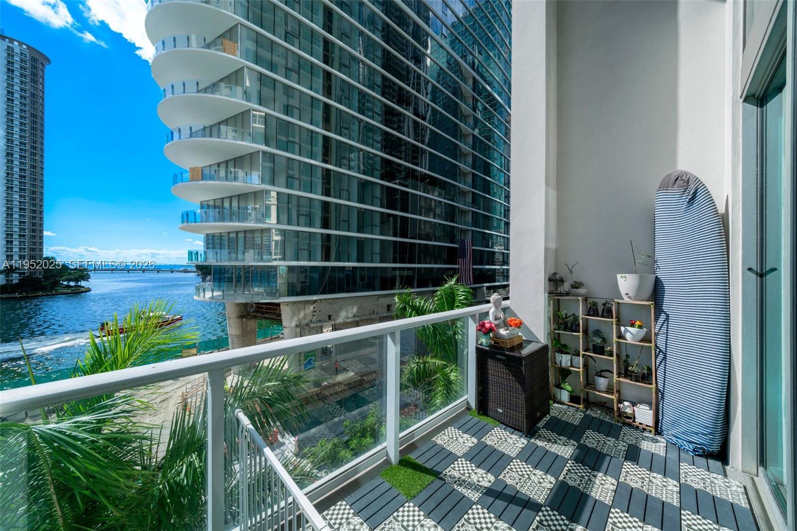 MET 1 CONDO - Residential