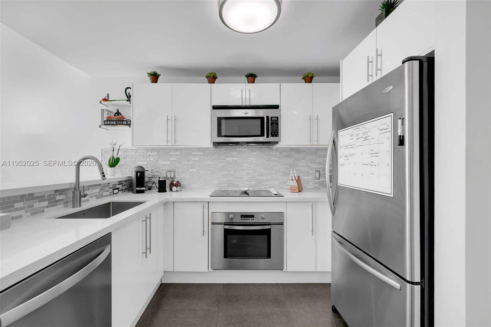 MET 1 CONDO - Residential