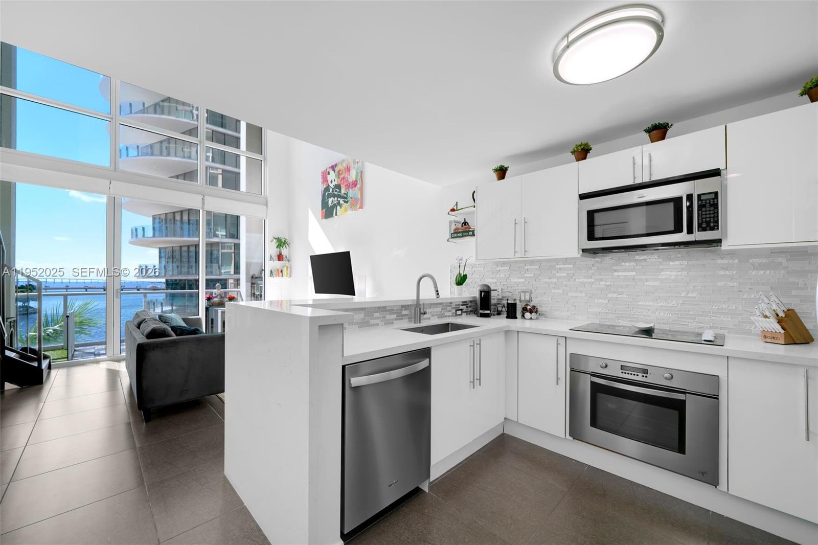 MET 1 CONDO - Residential