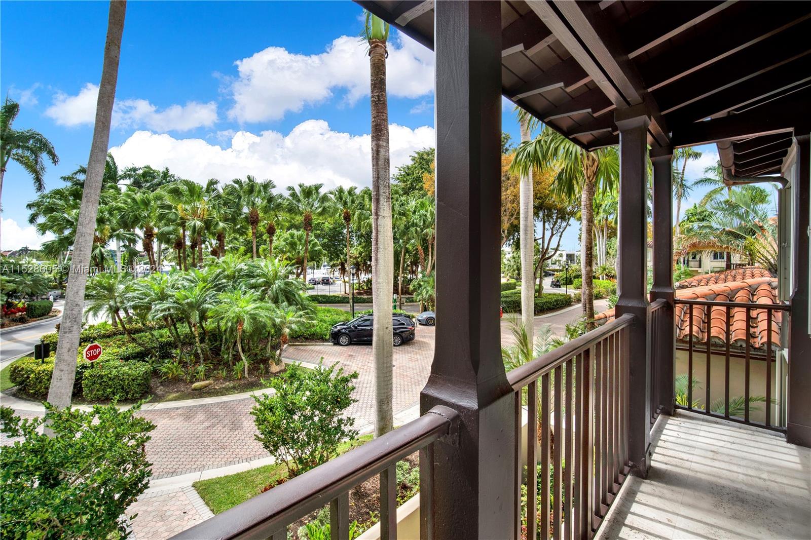 DEERING BAY CLUB VILLAS - Residential