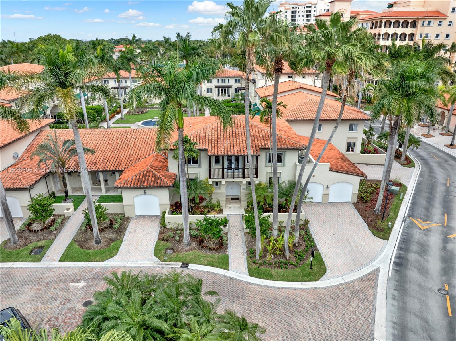 DEERING BAY CLUB VILLAS - Residential