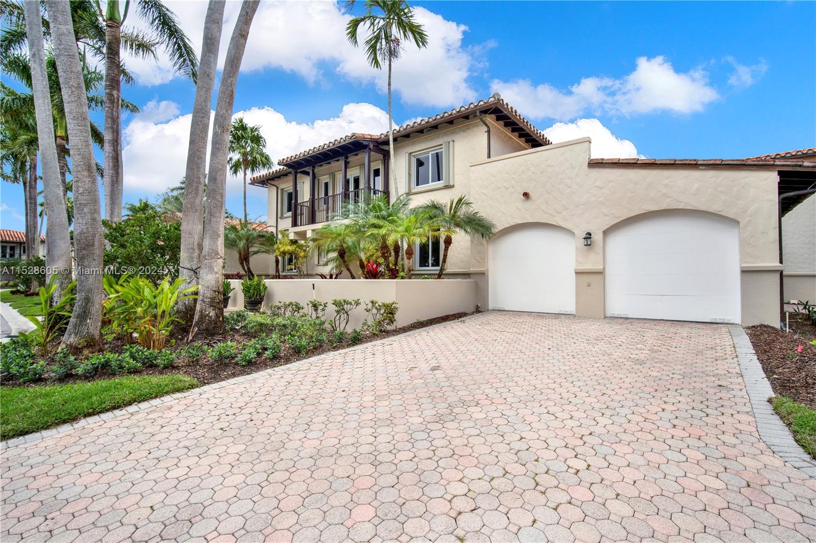 DEERING BAY CLUB VILLAS - Residential