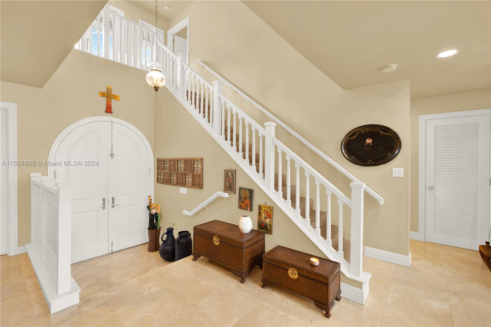 DEERING BAY CLUB VILLAS - Residential