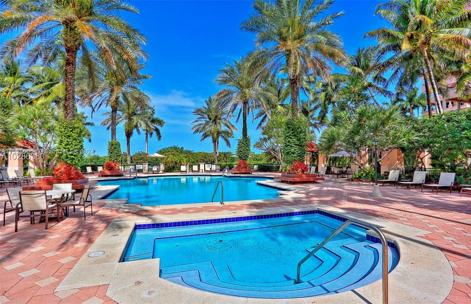 DEERING BAY CLUB VILLAS - Residential