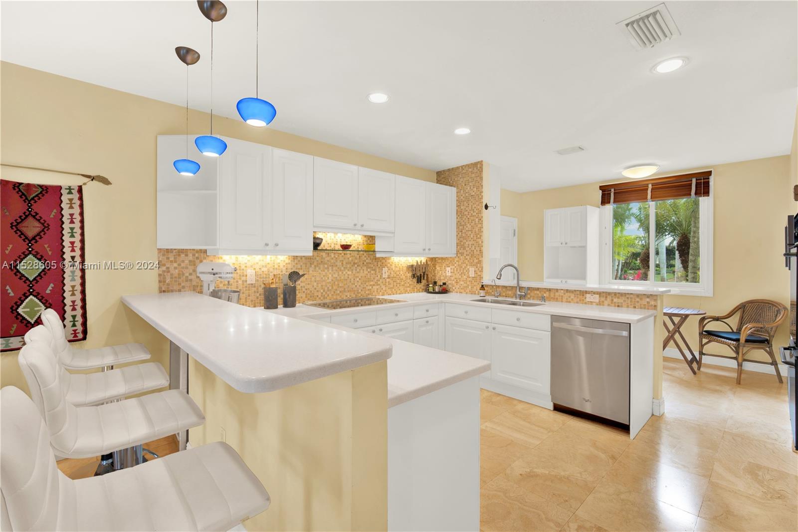 DEERING BAY CLUB VILLAS - Residential