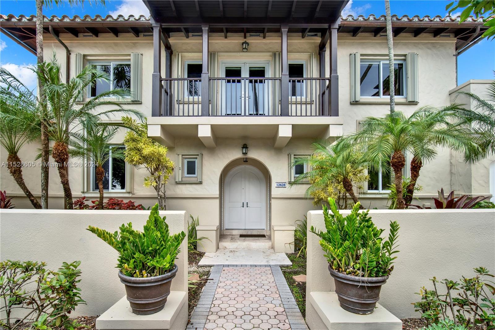 DEERING BAY CLUB VILLAS - Residential