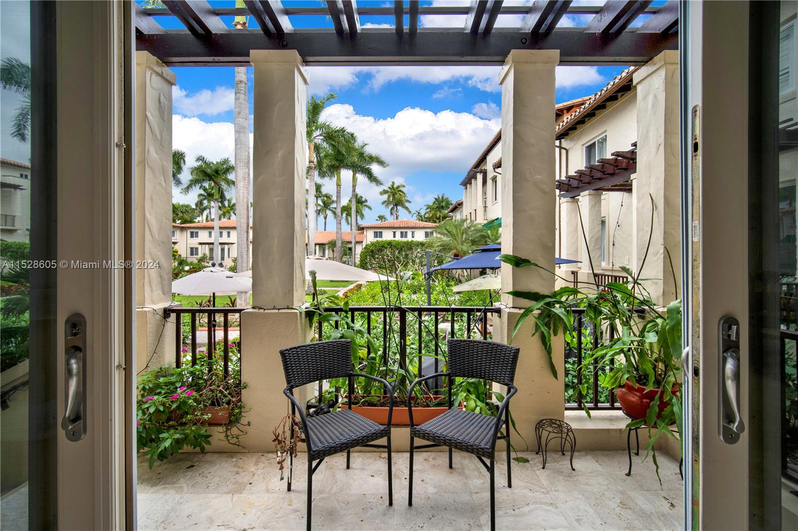 DEERING BAY CLUB VILLAS - Residential