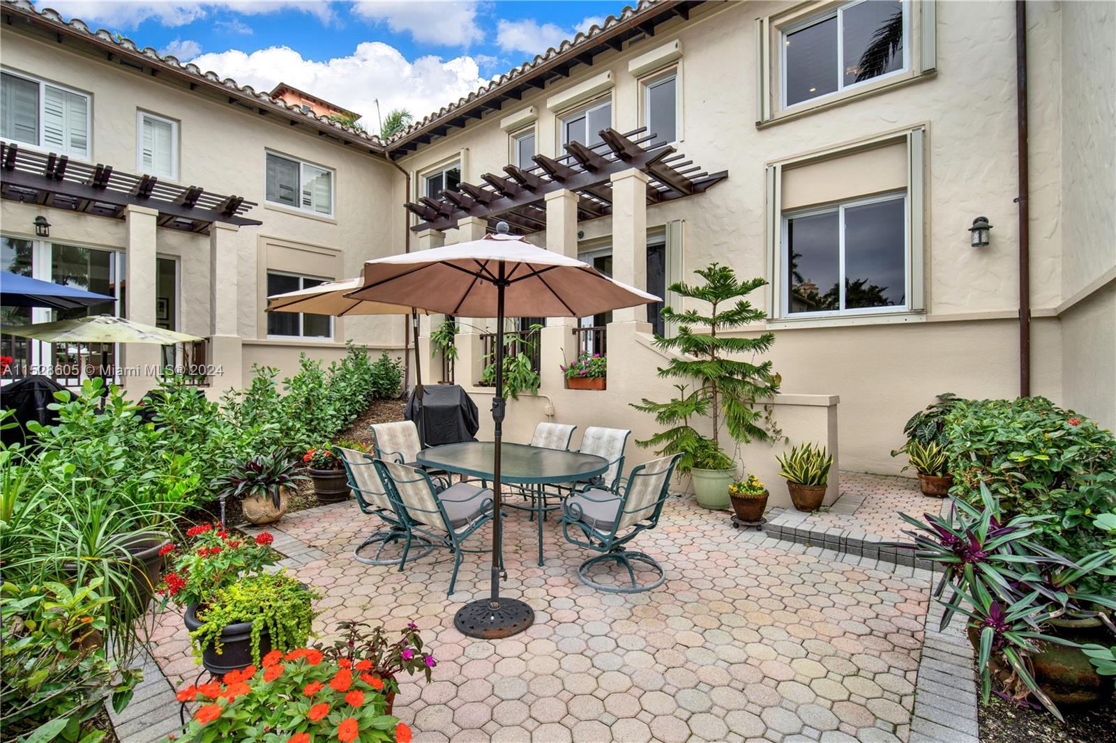 DEERING BAY CLUB VILLAS - Residential