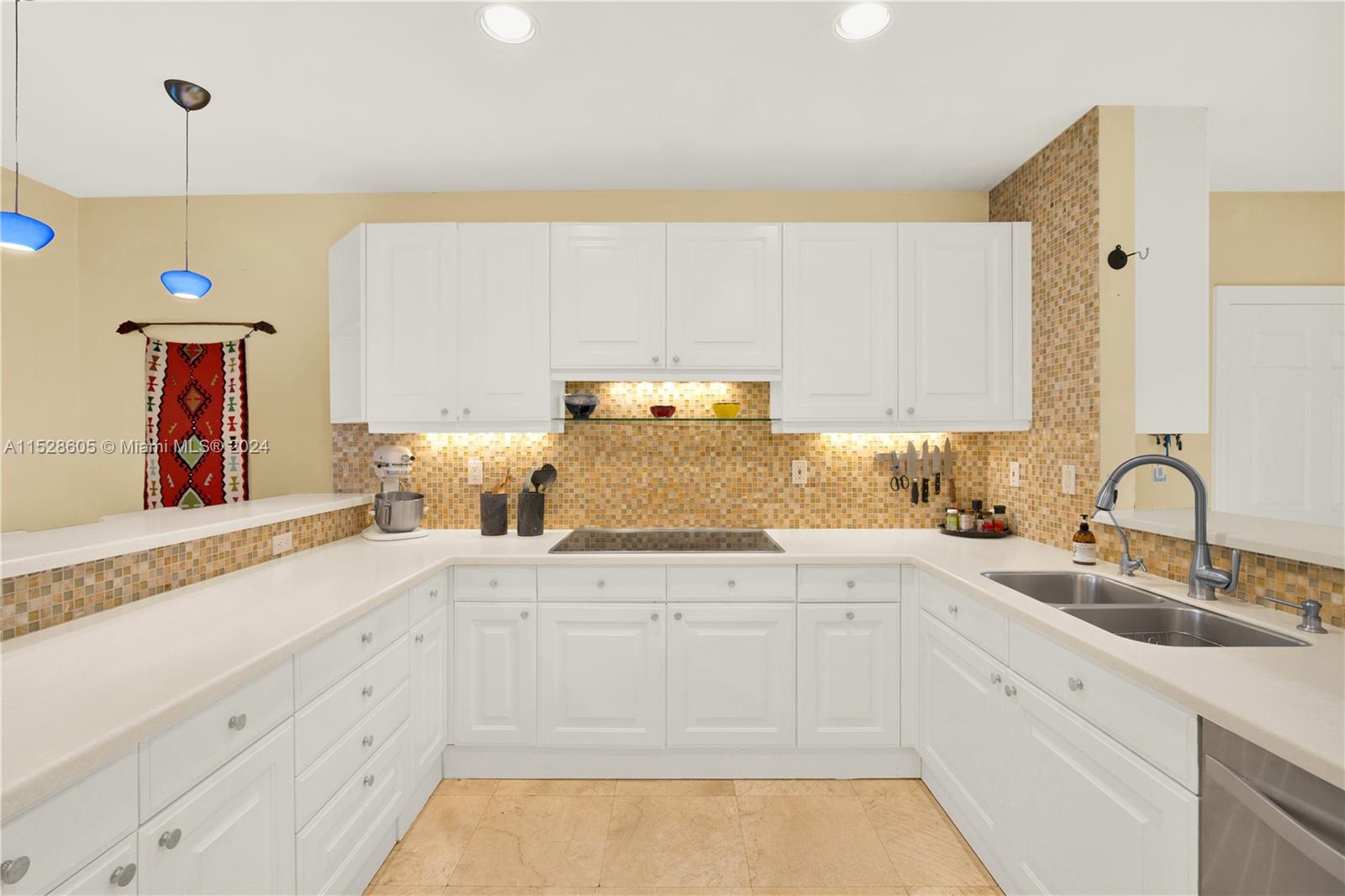 DEERING BAY CLUB VILLAS - Residential
