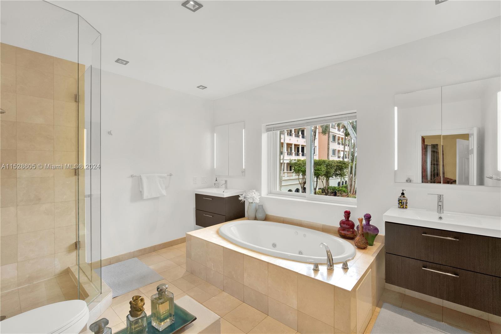 DEERING BAY CLUB VILLAS - Residential