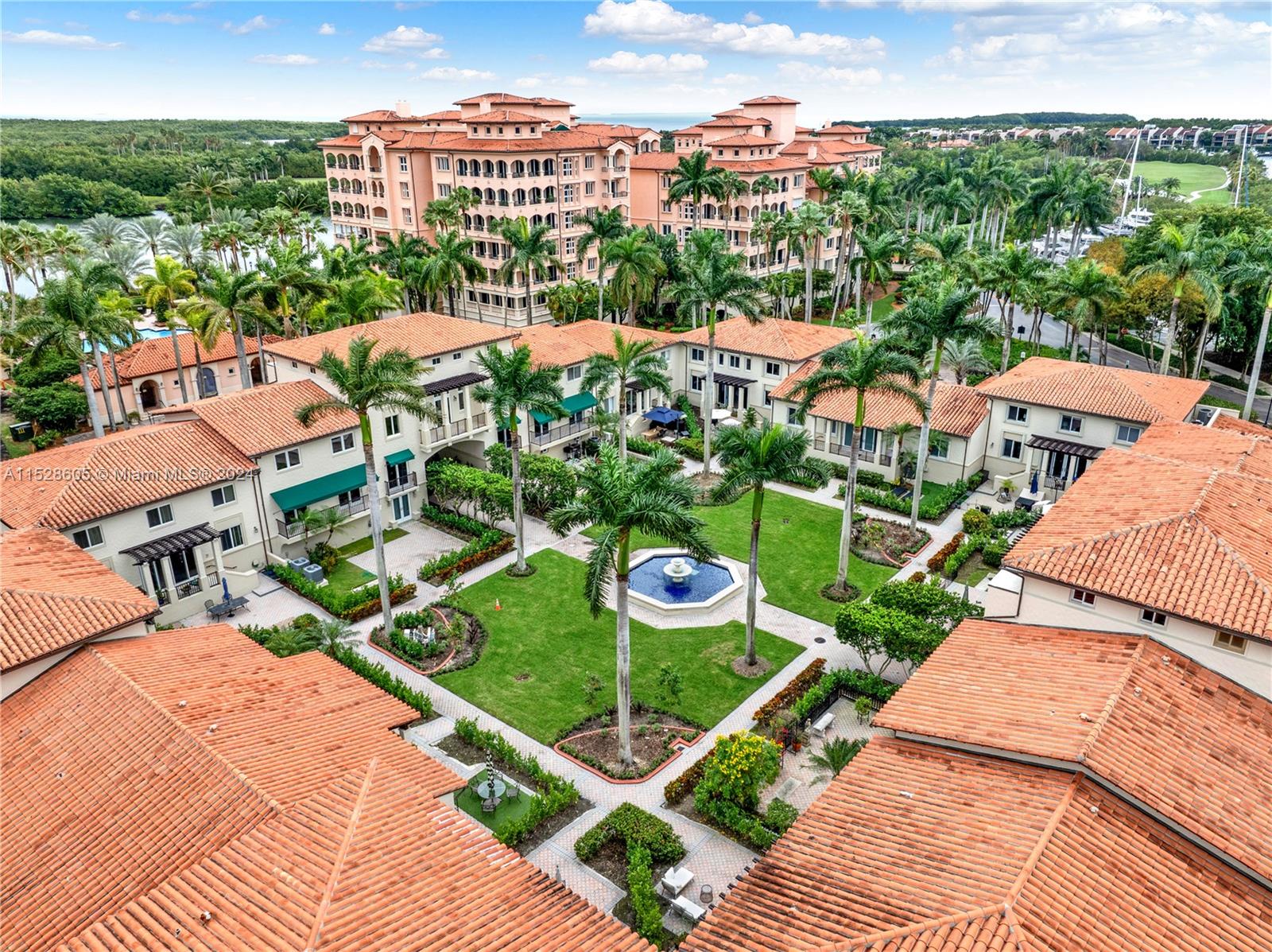 DEERING BAY CLUB VILLAS - Residential
