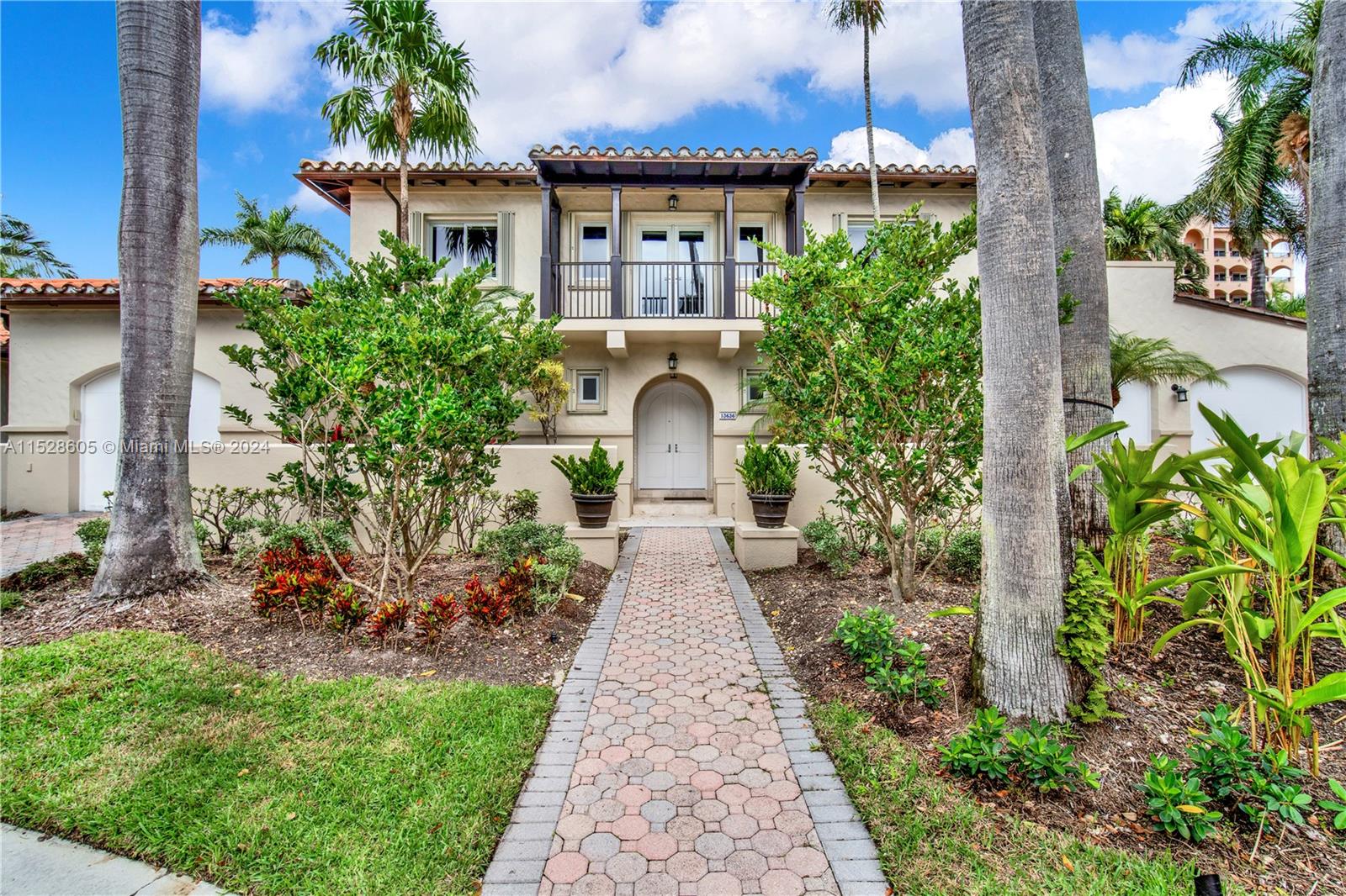 DEERING BAY CLUB VILLAS - Residential