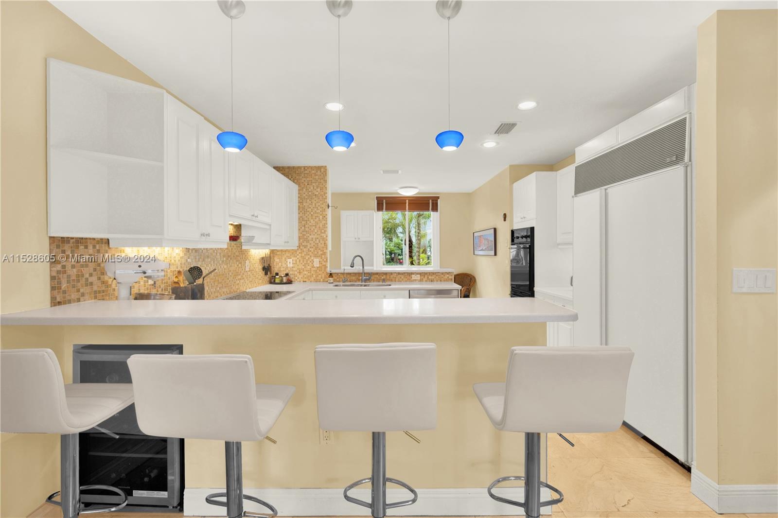 DEERING BAY CLUB VILLAS - Residential