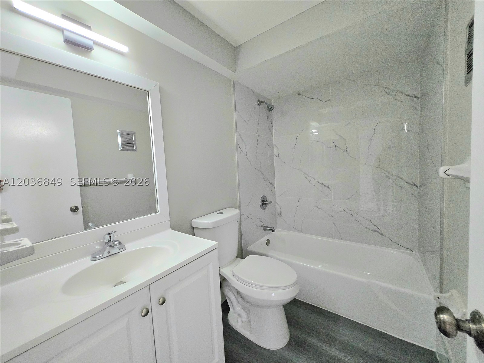 LAUDERDALE - Residential Lease