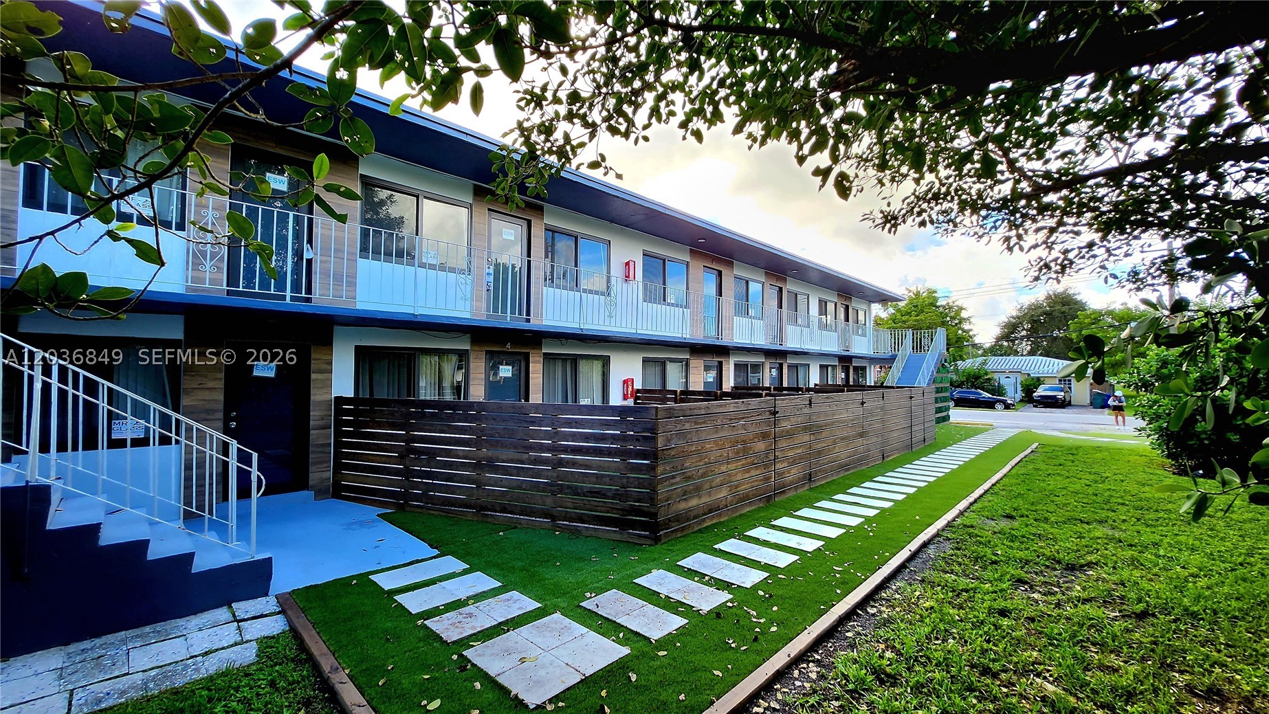 LAUDERDALE - Residential Lease