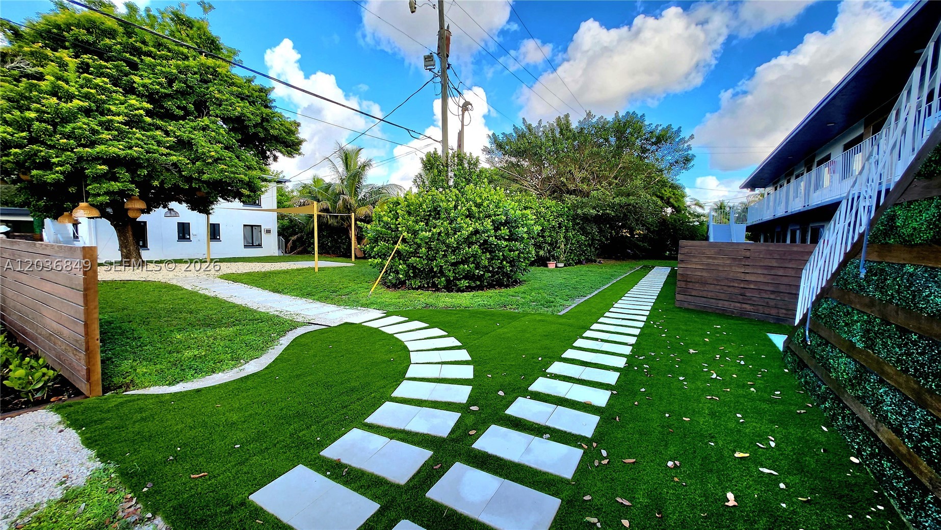 LAUDERDALE - Residential Lease