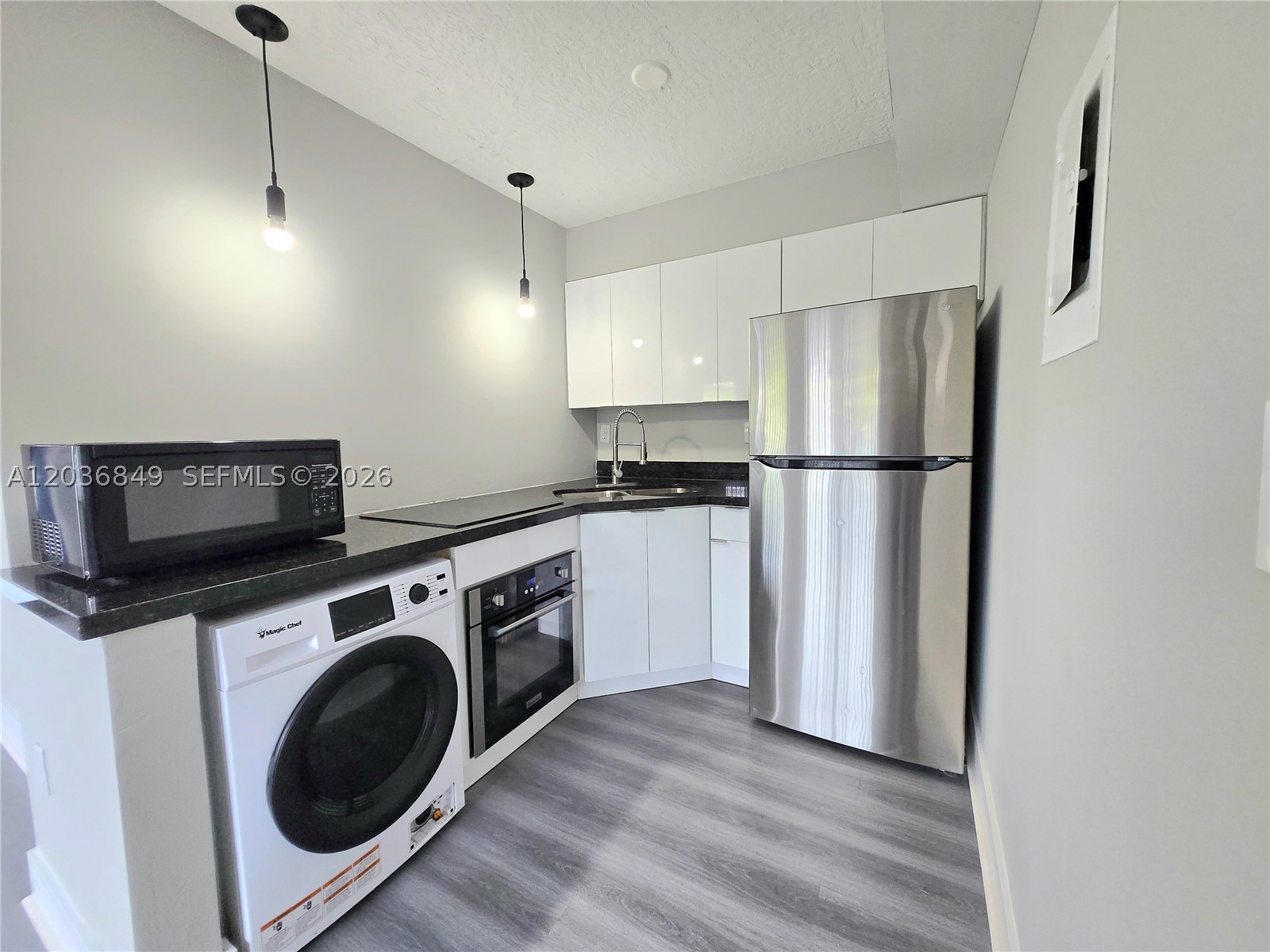 LAUDERDALE - Residential Lease
