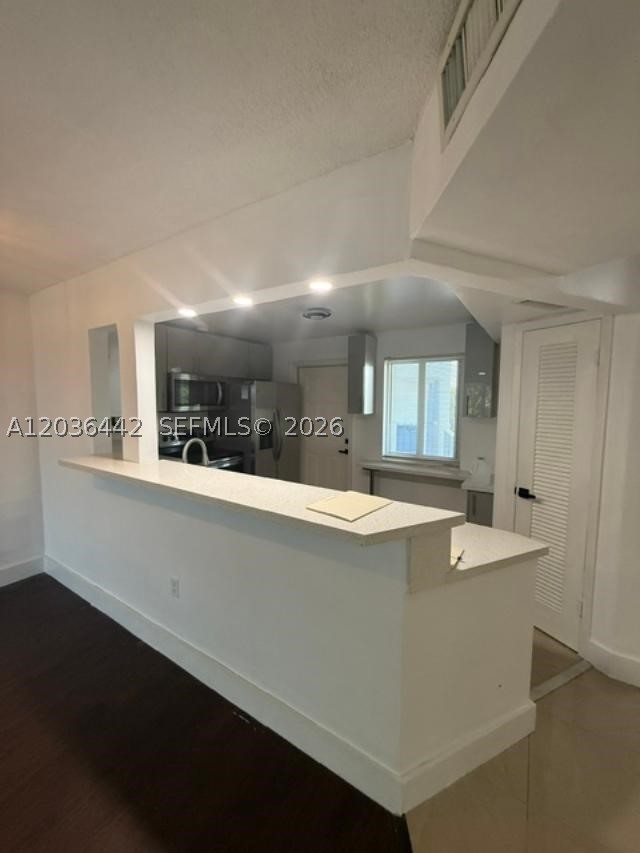 ROLLING GREEN CONDO H - Residential