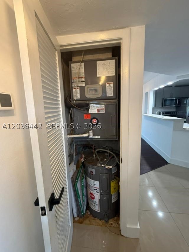 ROLLING GREEN CONDO H - Residential
