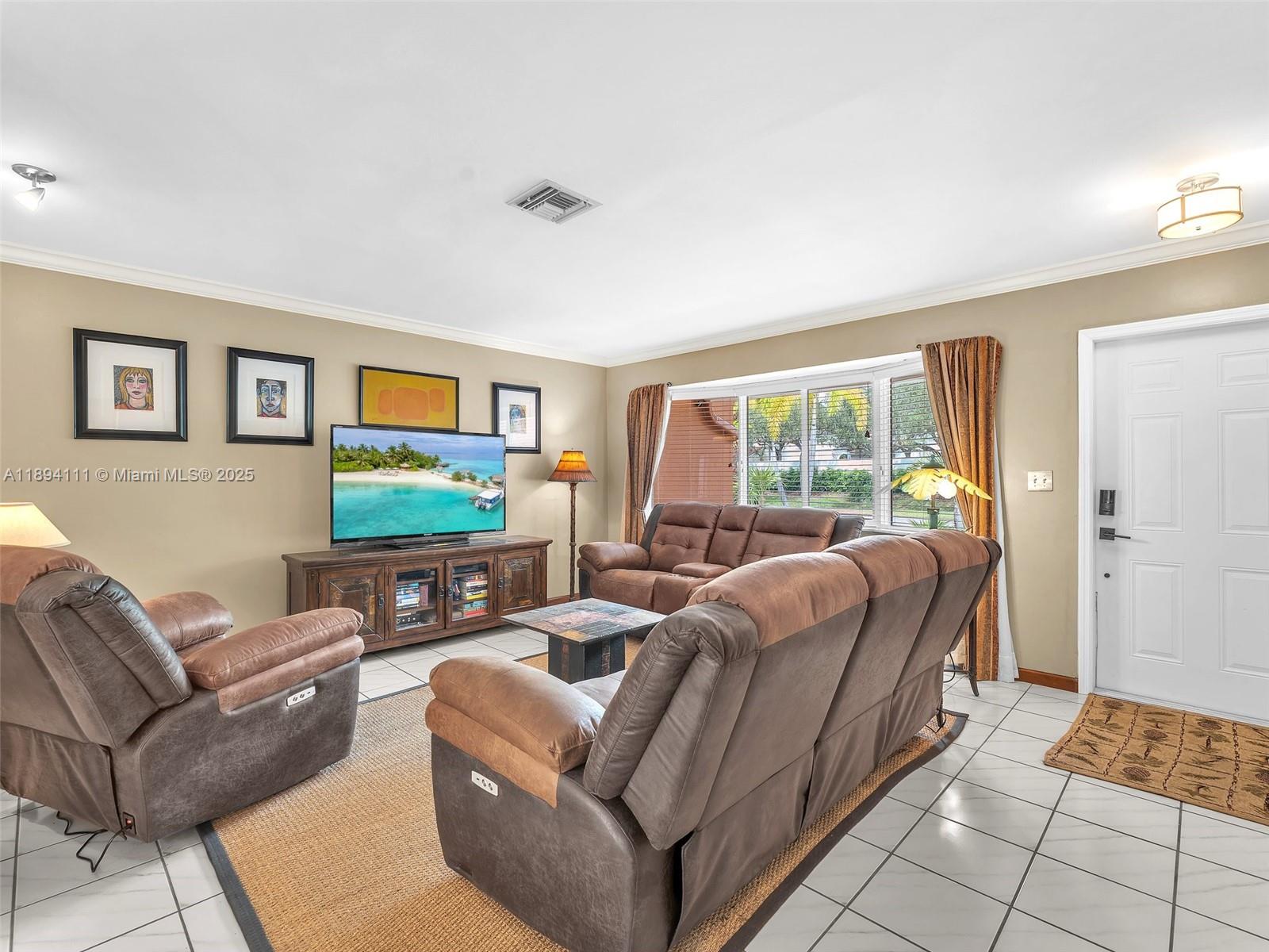 HOLLYWOOD LAKES SECTION - Residential