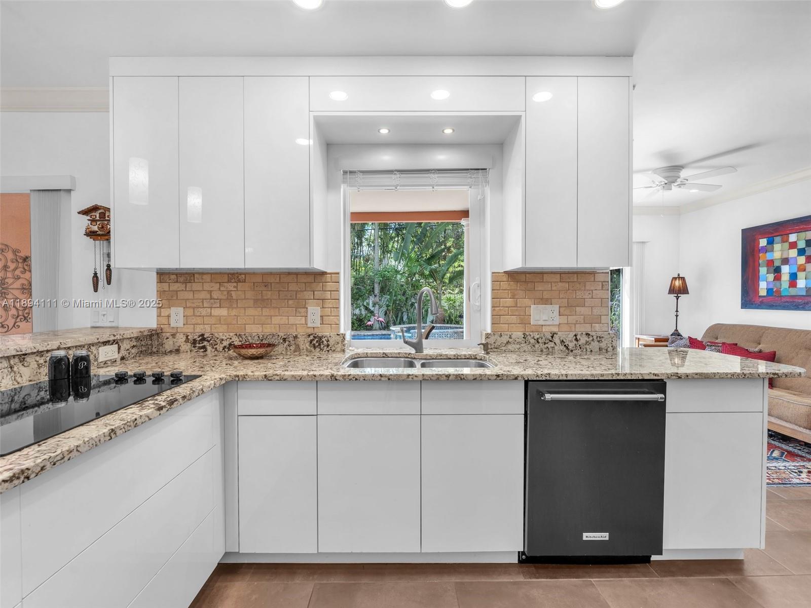 HOLLYWOOD LAKES SECTION - Residential