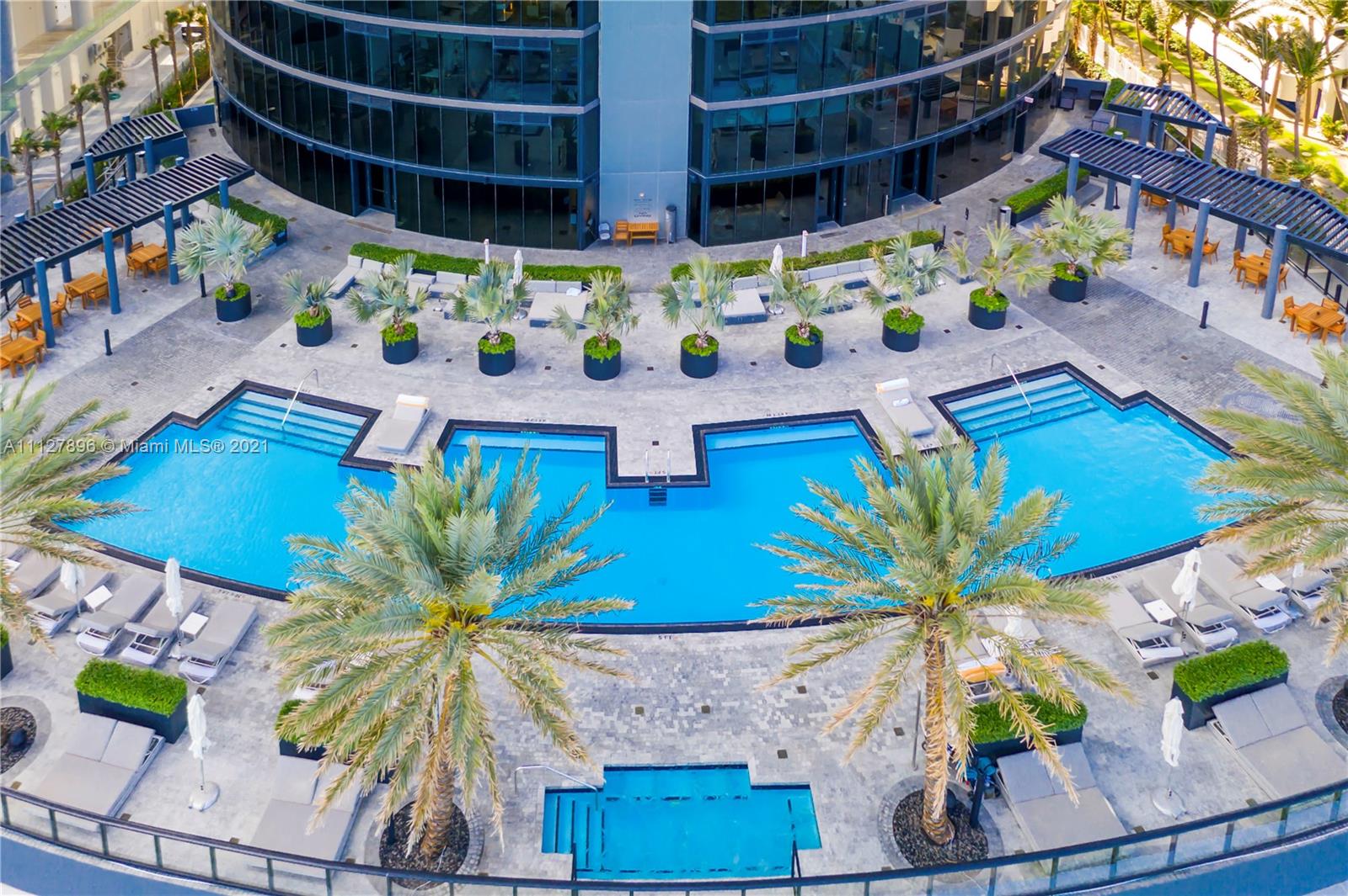 18555 COLLINS AVENUE COND - Residential