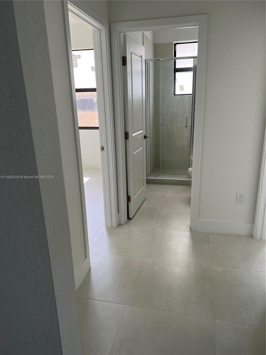 ROYAL HOMES - Residential