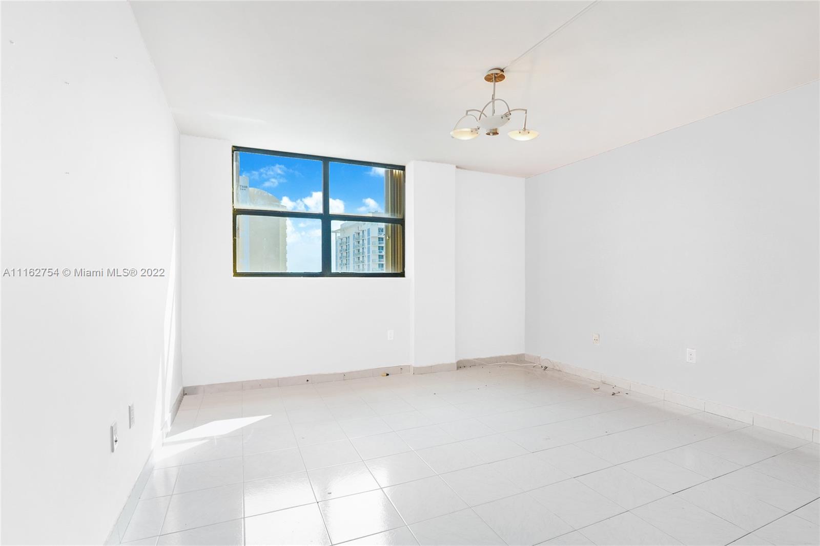 WINSTON TOWERS 600 CONDO - Residential