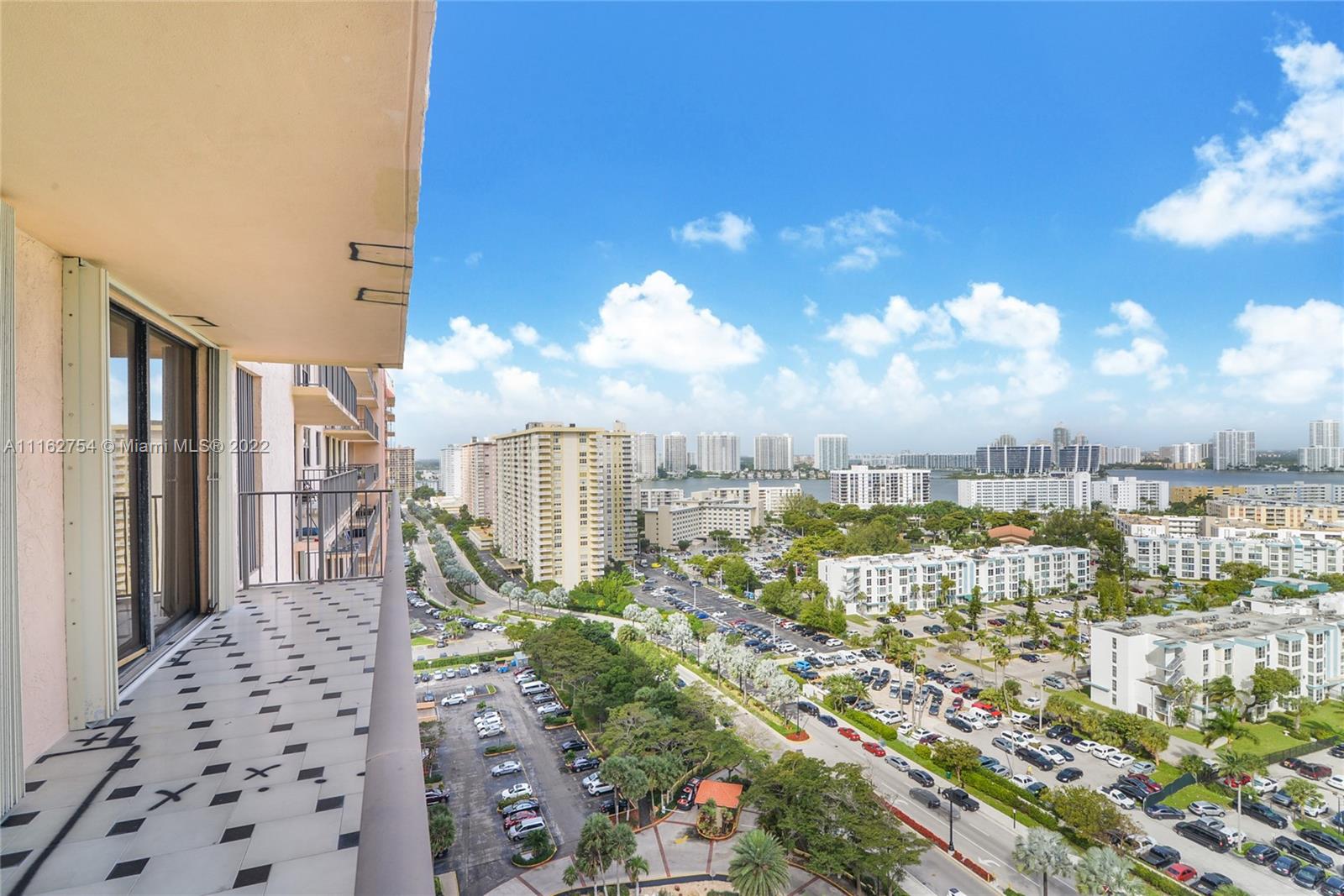 WINSTON TOWERS 600 CONDO - Residential