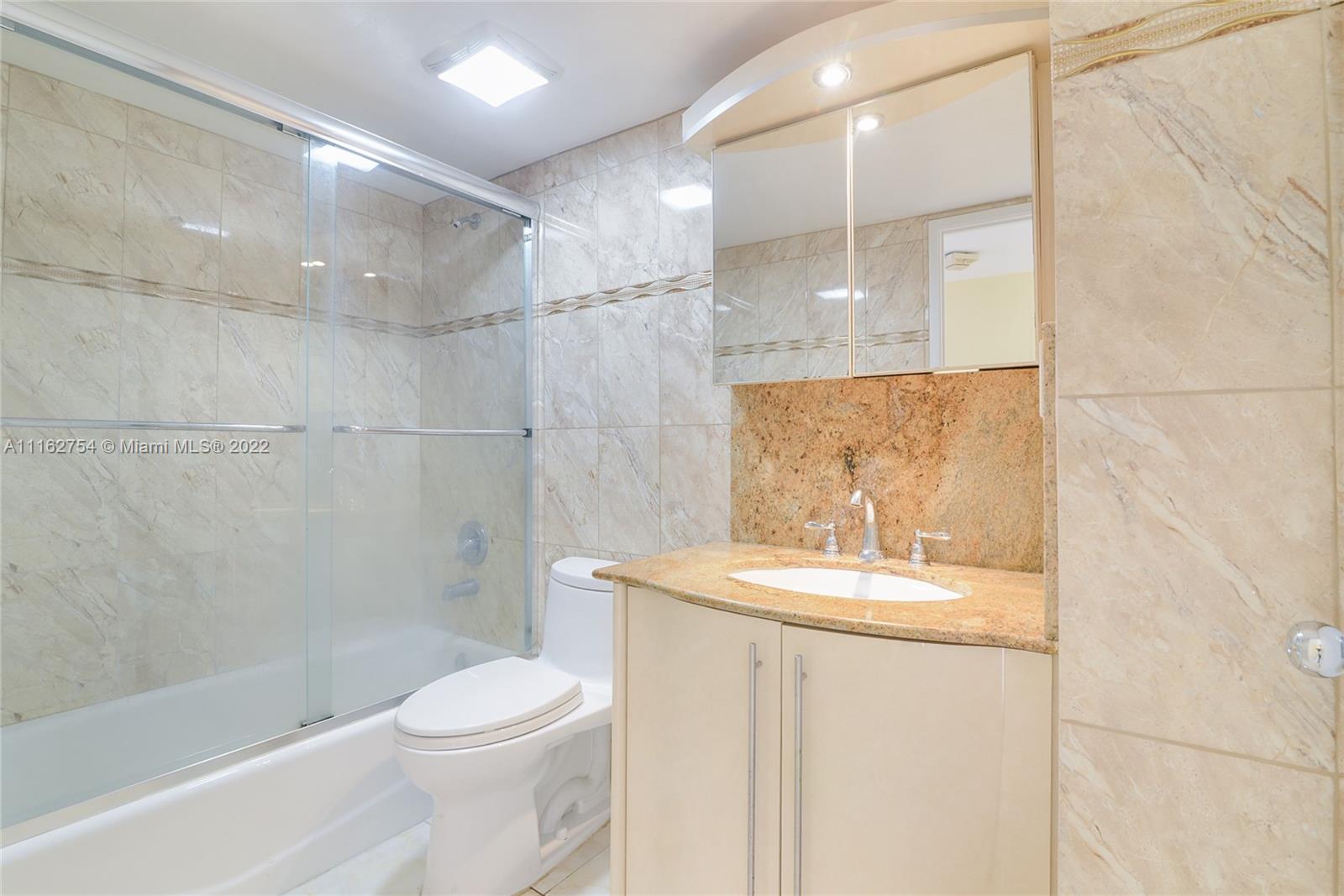 WINSTON TOWERS 600 CONDO - Residential