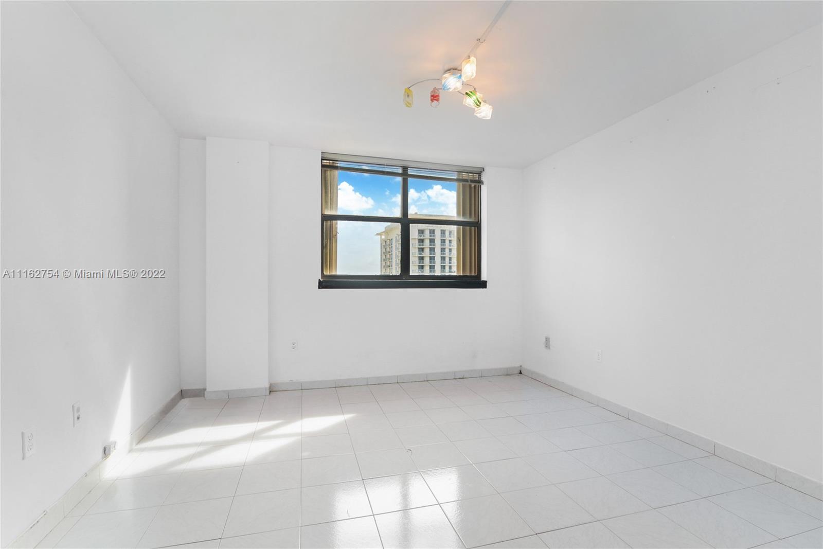 WINSTON TOWERS 600 CONDO - Residential