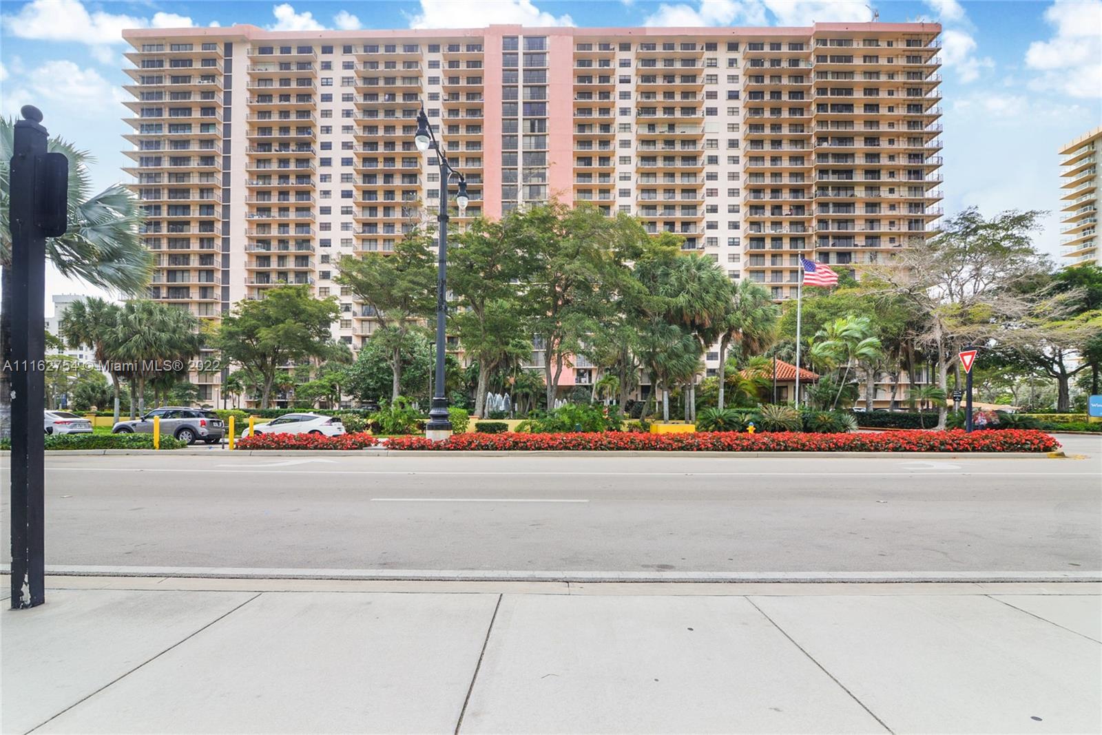 WINSTON TOWERS 600 CONDO - Residential