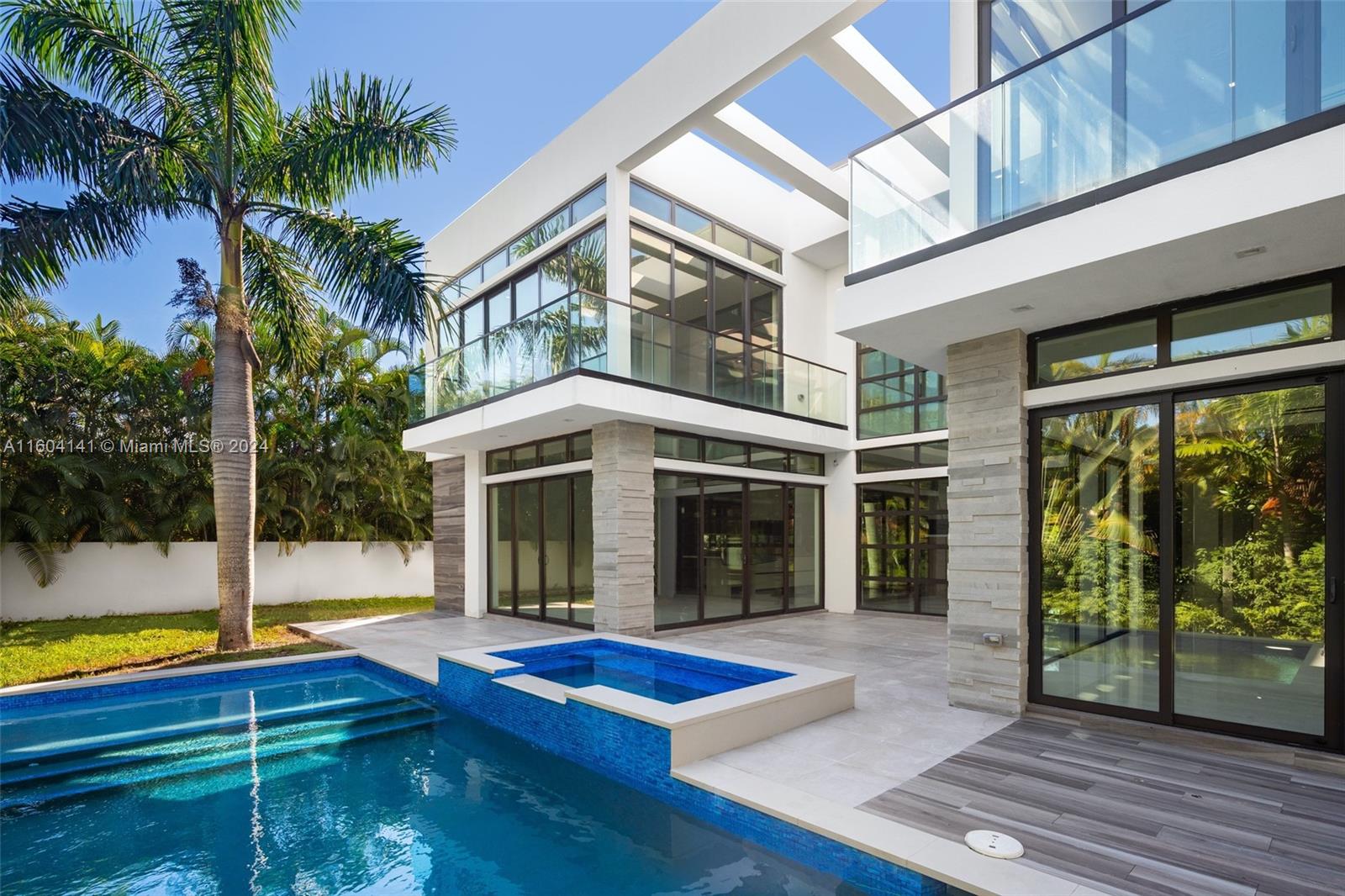 GOLDEN BEACH SEC E - Residential