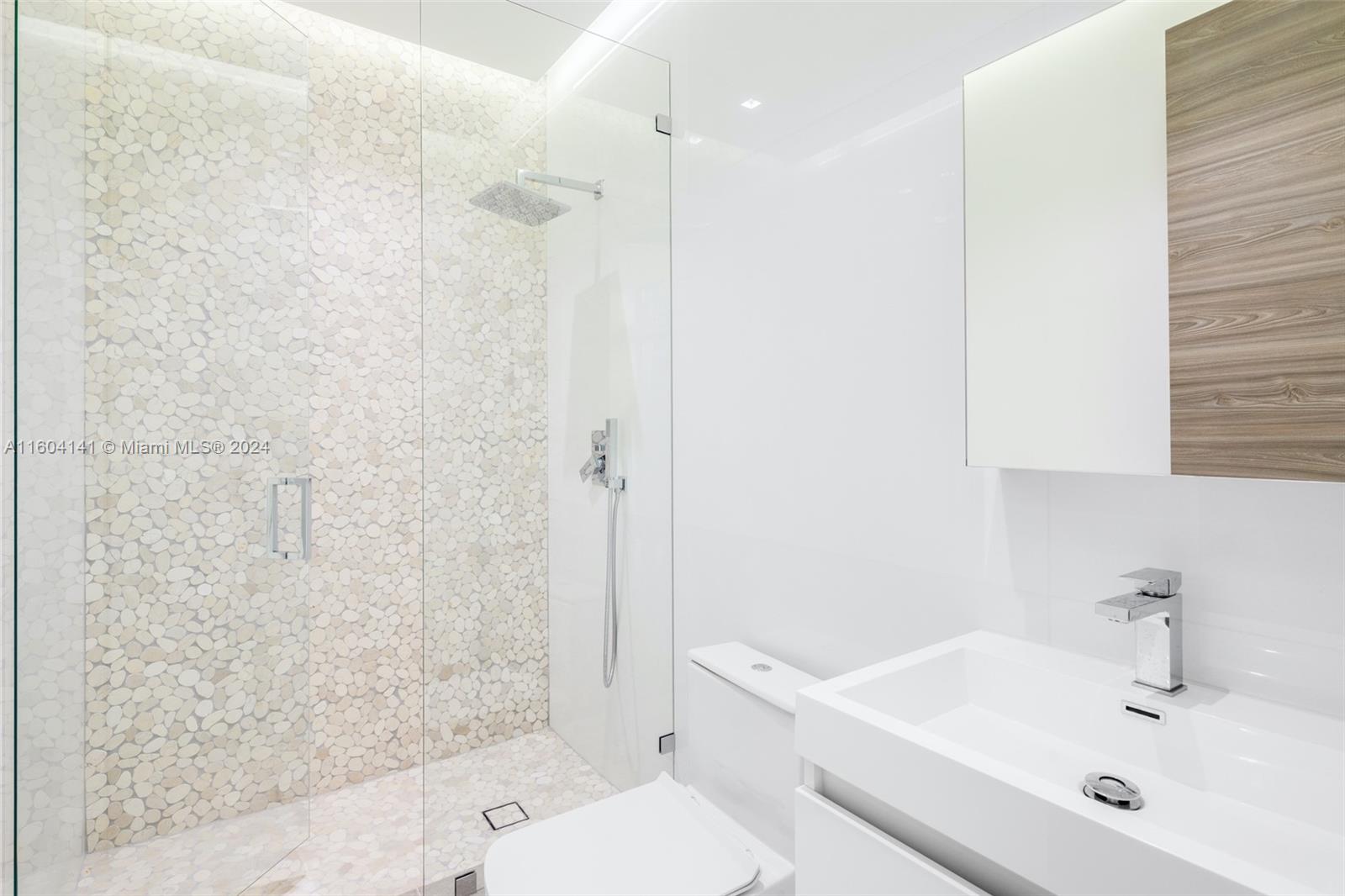 GOLDEN BEACH SEC E - Residential