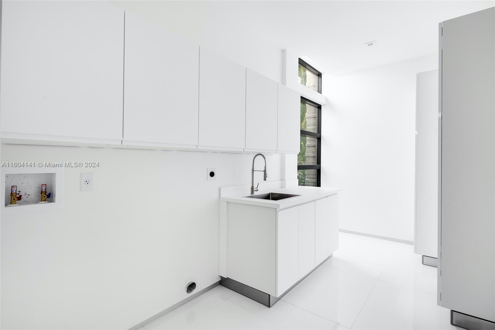 GOLDEN BEACH SEC E - Residential