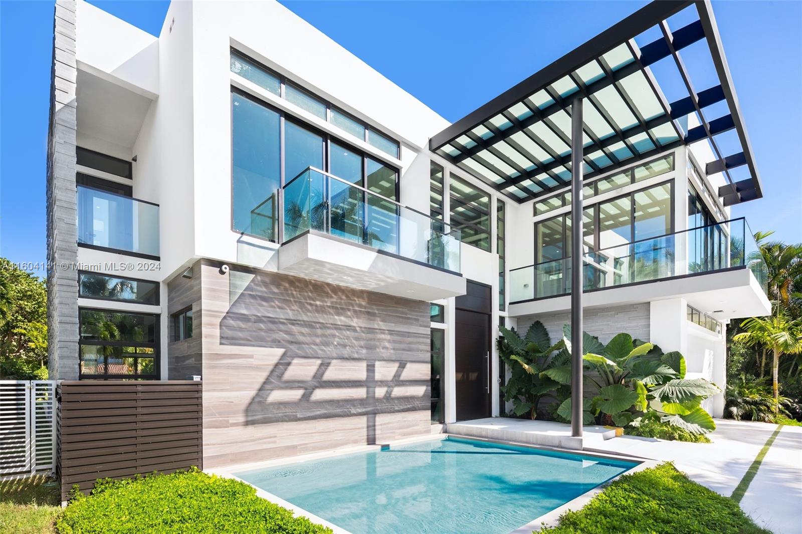 GOLDEN BEACH SEC E - Residential