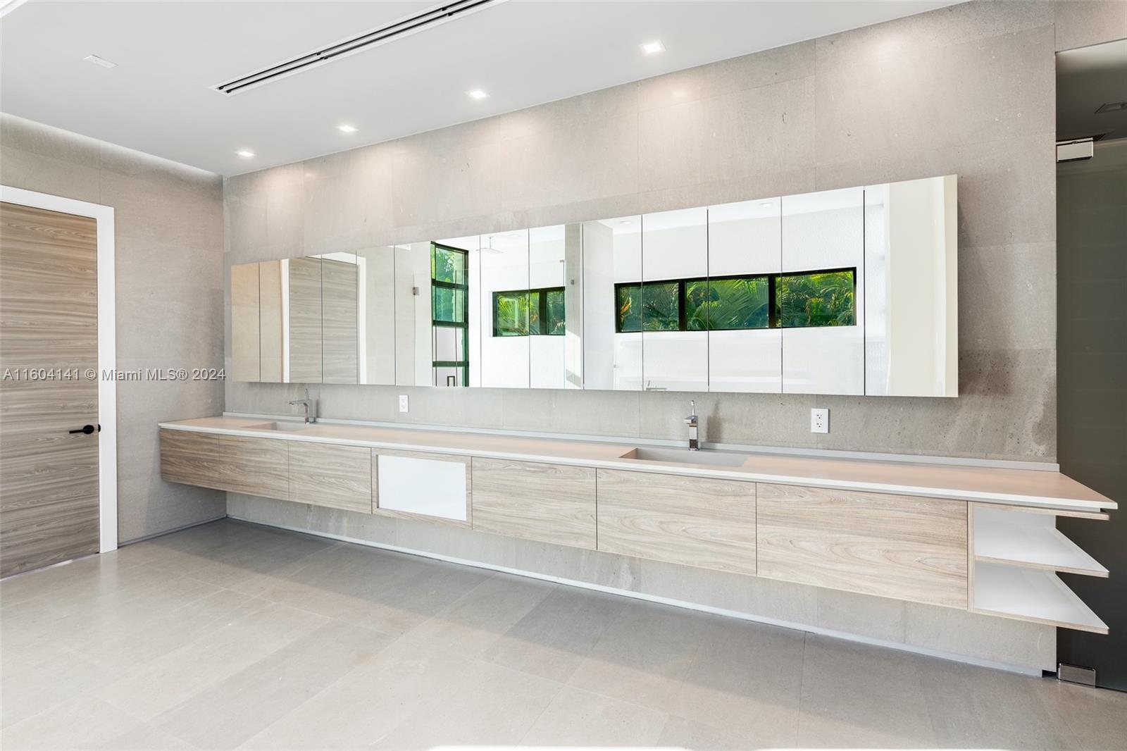 GOLDEN BEACH SEC E - Residential