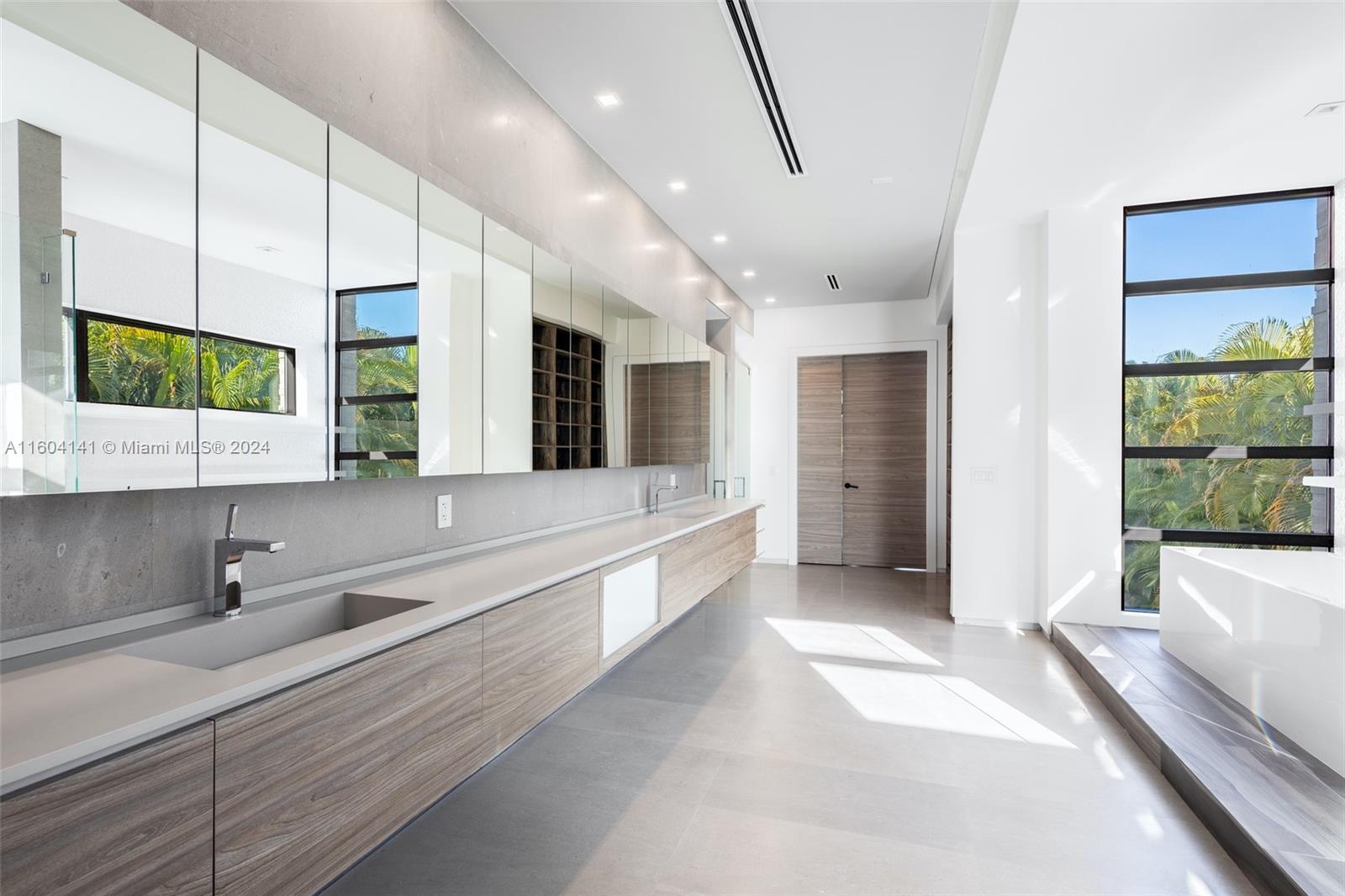GOLDEN BEACH SEC E - Residential