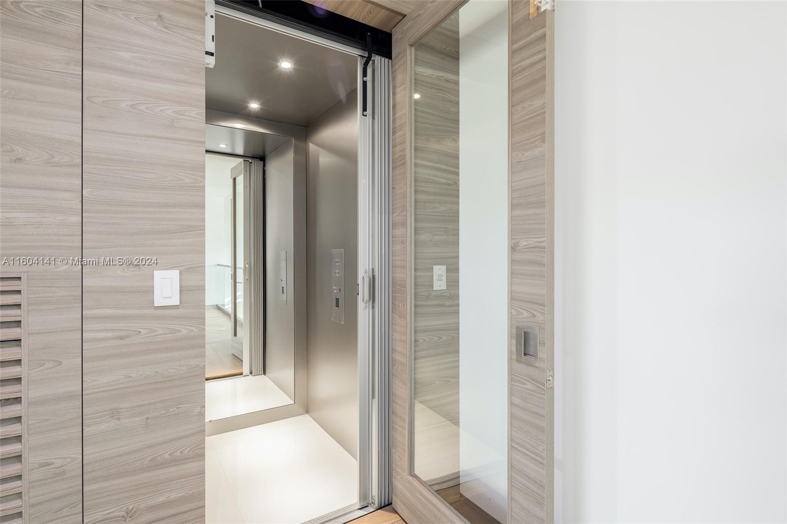 GOLDEN BEACH SEC E - Residential