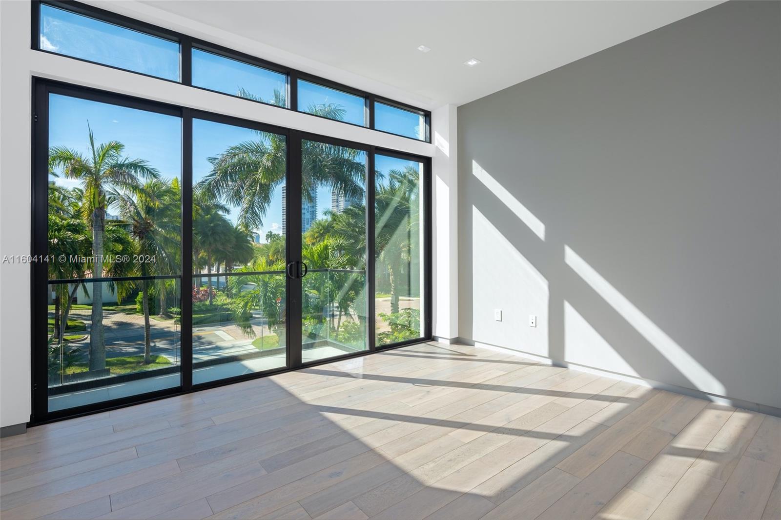 GOLDEN BEACH SEC E - Residential