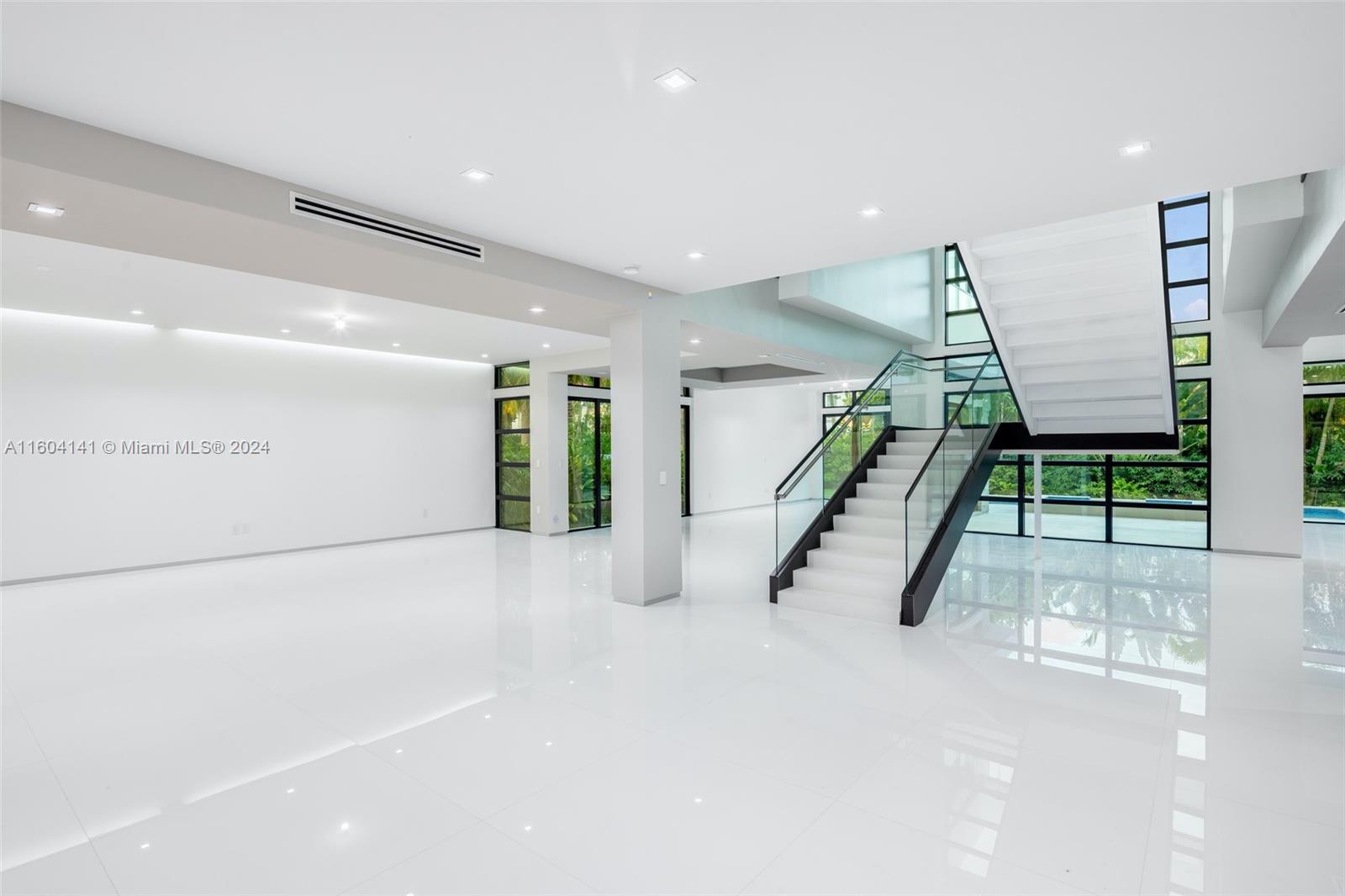 GOLDEN BEACH SEC E - Residential