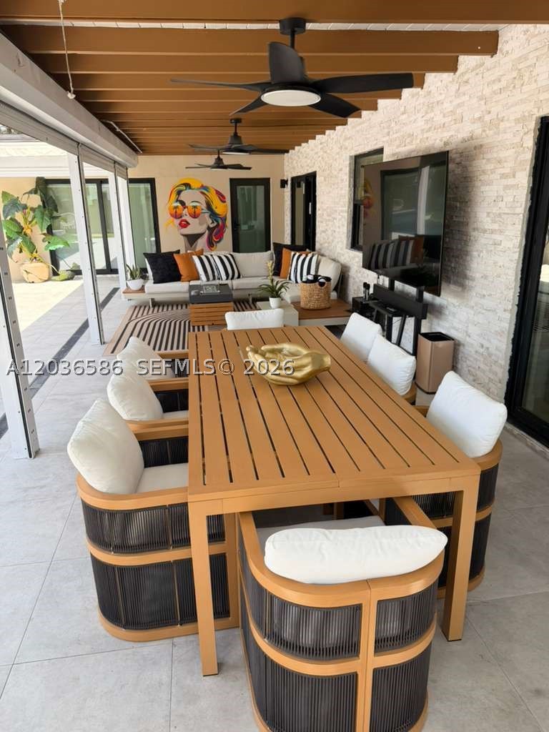 HOLLYWOOD HILLS - Residential Lease