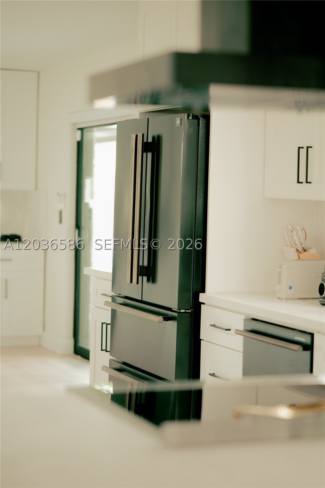 HOLLYWOOD HILLS - Residential Lease