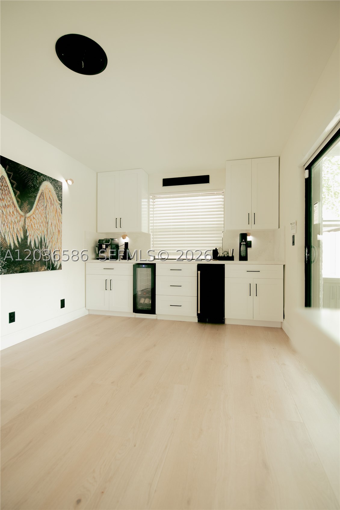 HOLLYWOOD HILLS - Residential Lease