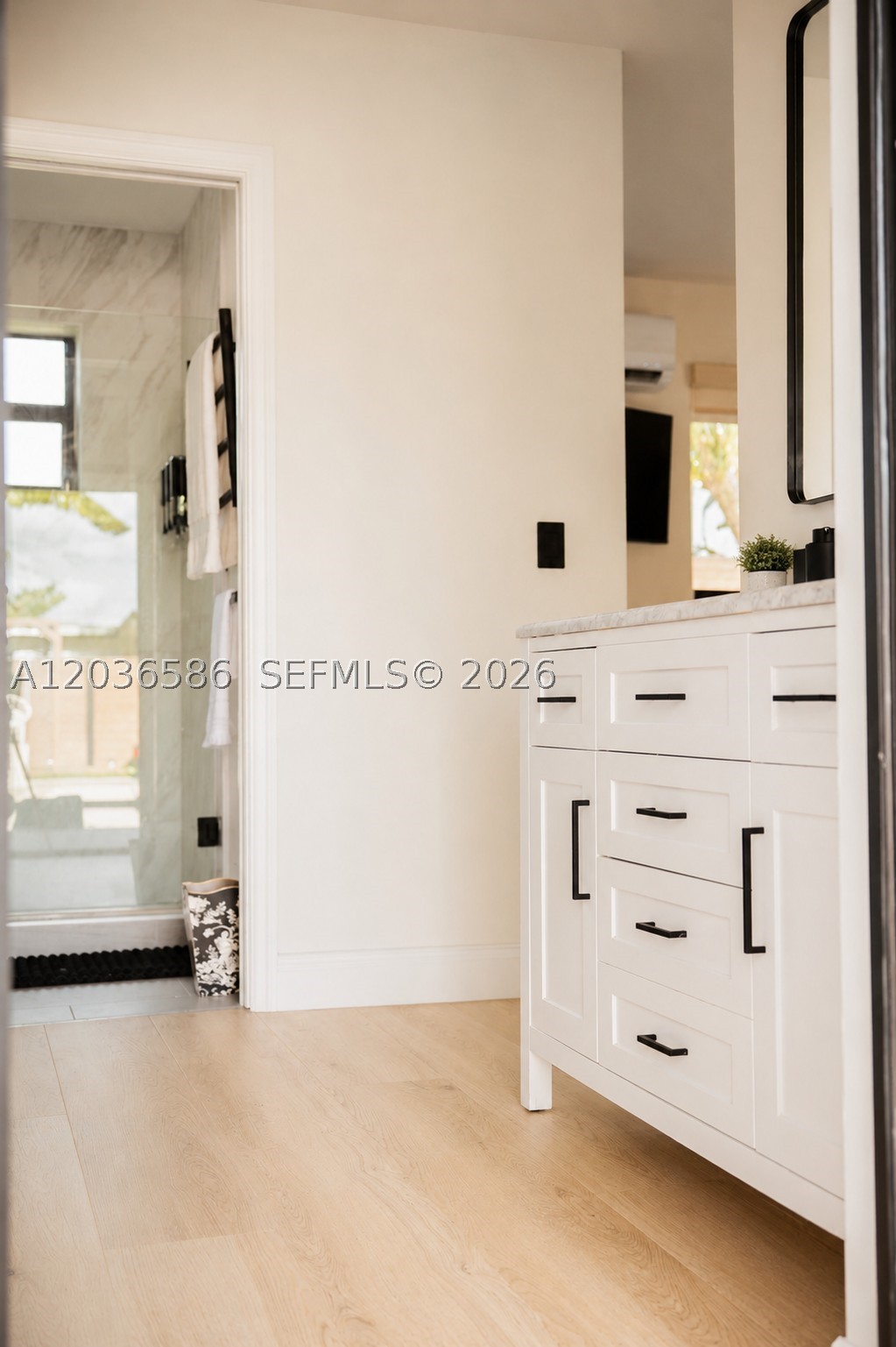 HOLLYWOOD HILLS - Residential Lease