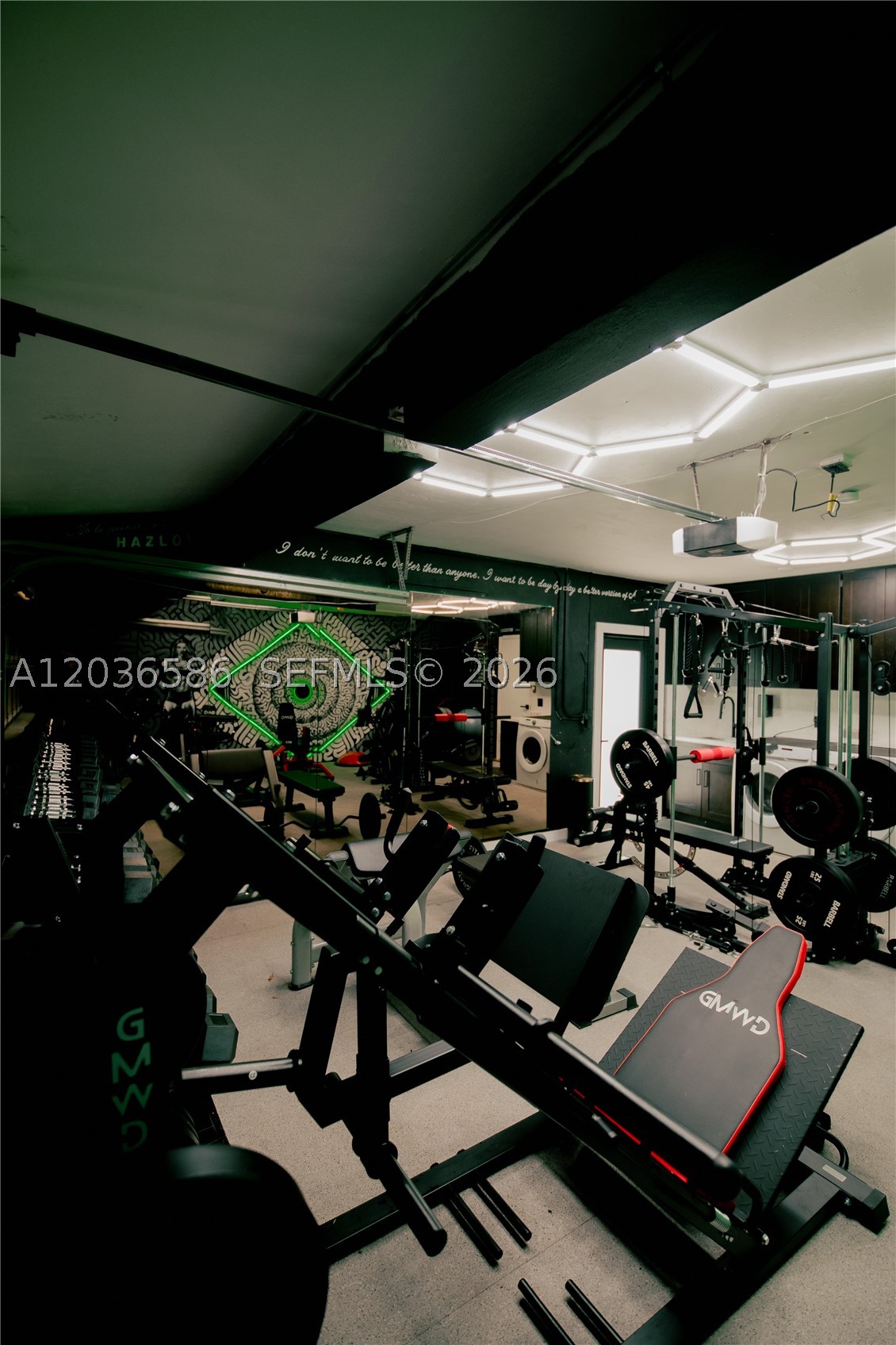 HOLLYWOOD HILLS - Residential Lease
