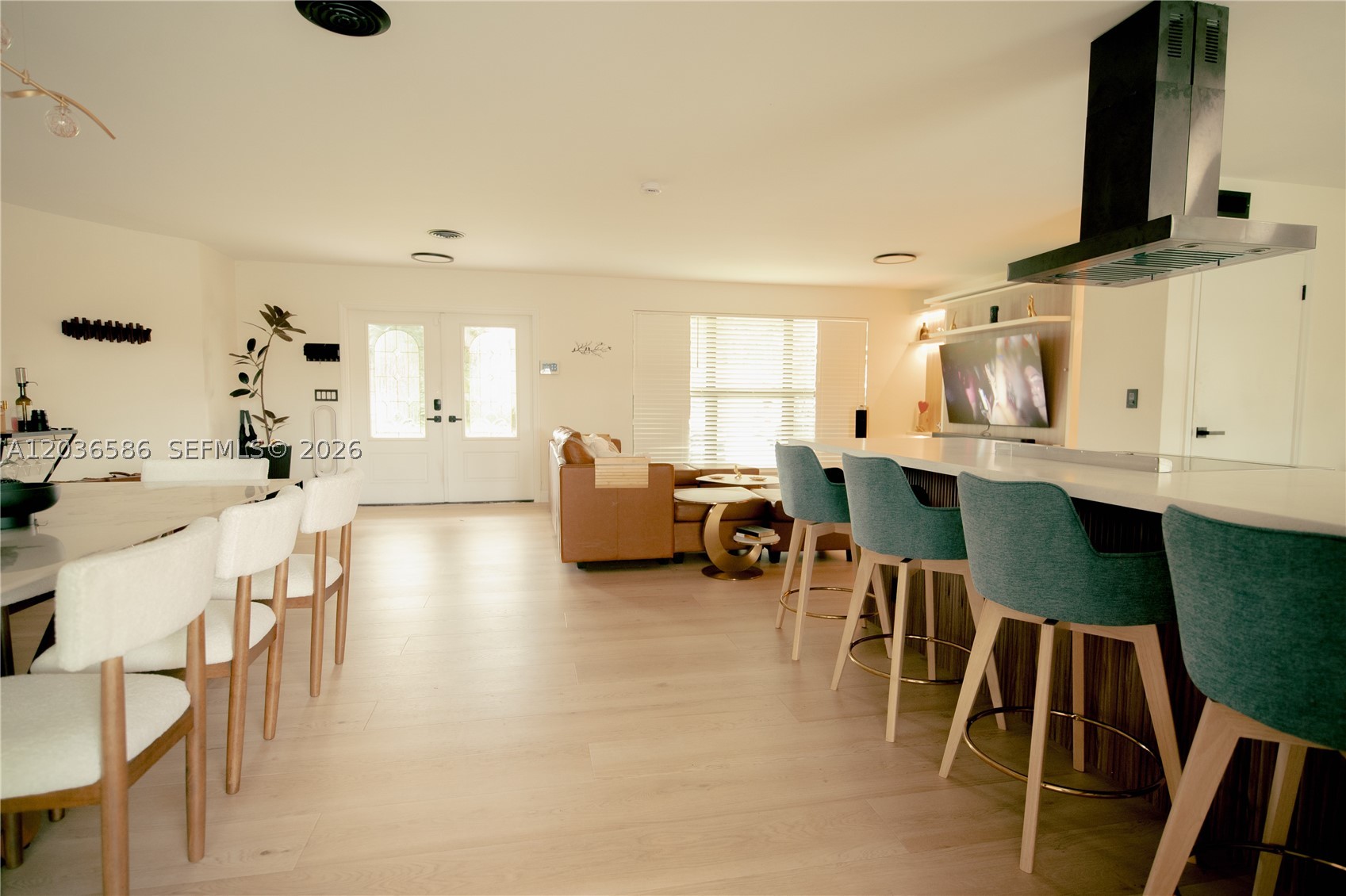 HOLLYWOOD HILLS - Residential Lease