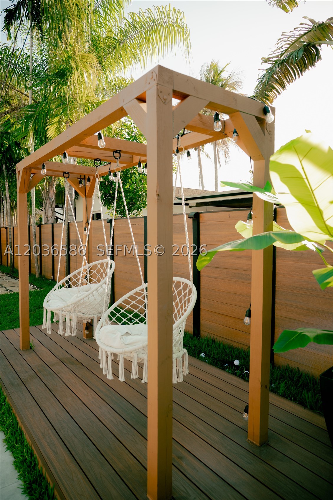 HOLLYWOOD HILLS - Residential Lease